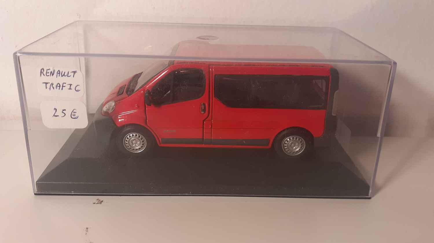 Renault Trafic rouge