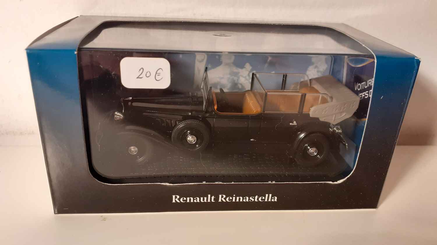 Renault Réinastella noire (collection voitures de chefs d'état)