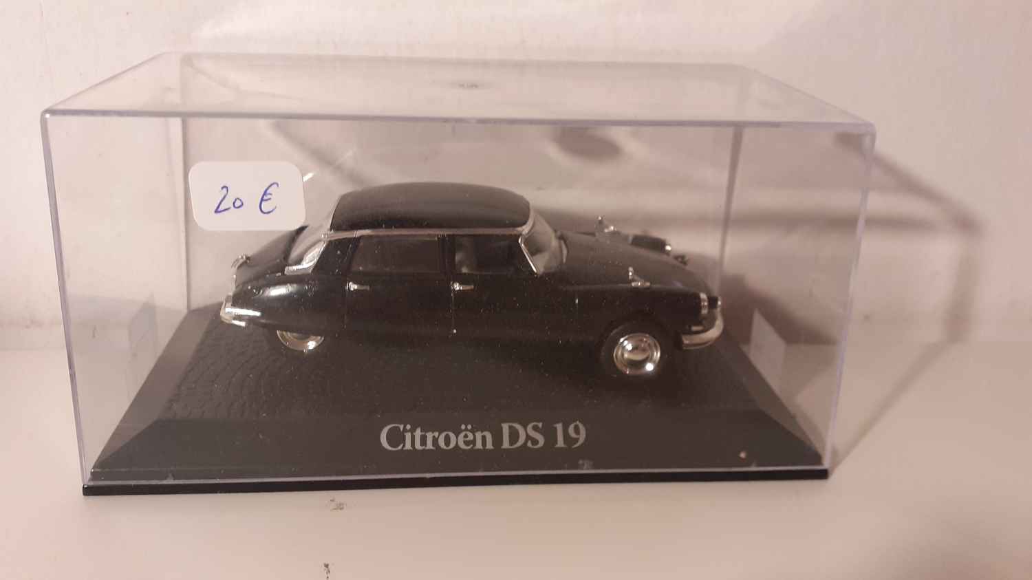 Citroën DS 19 noire (collection voiture des chefs d'état)