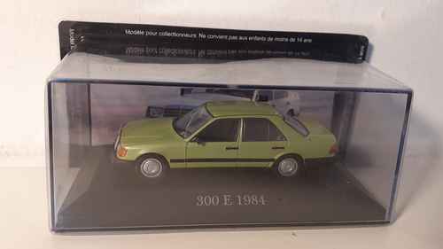 Mercedes 300 E verte de 1984