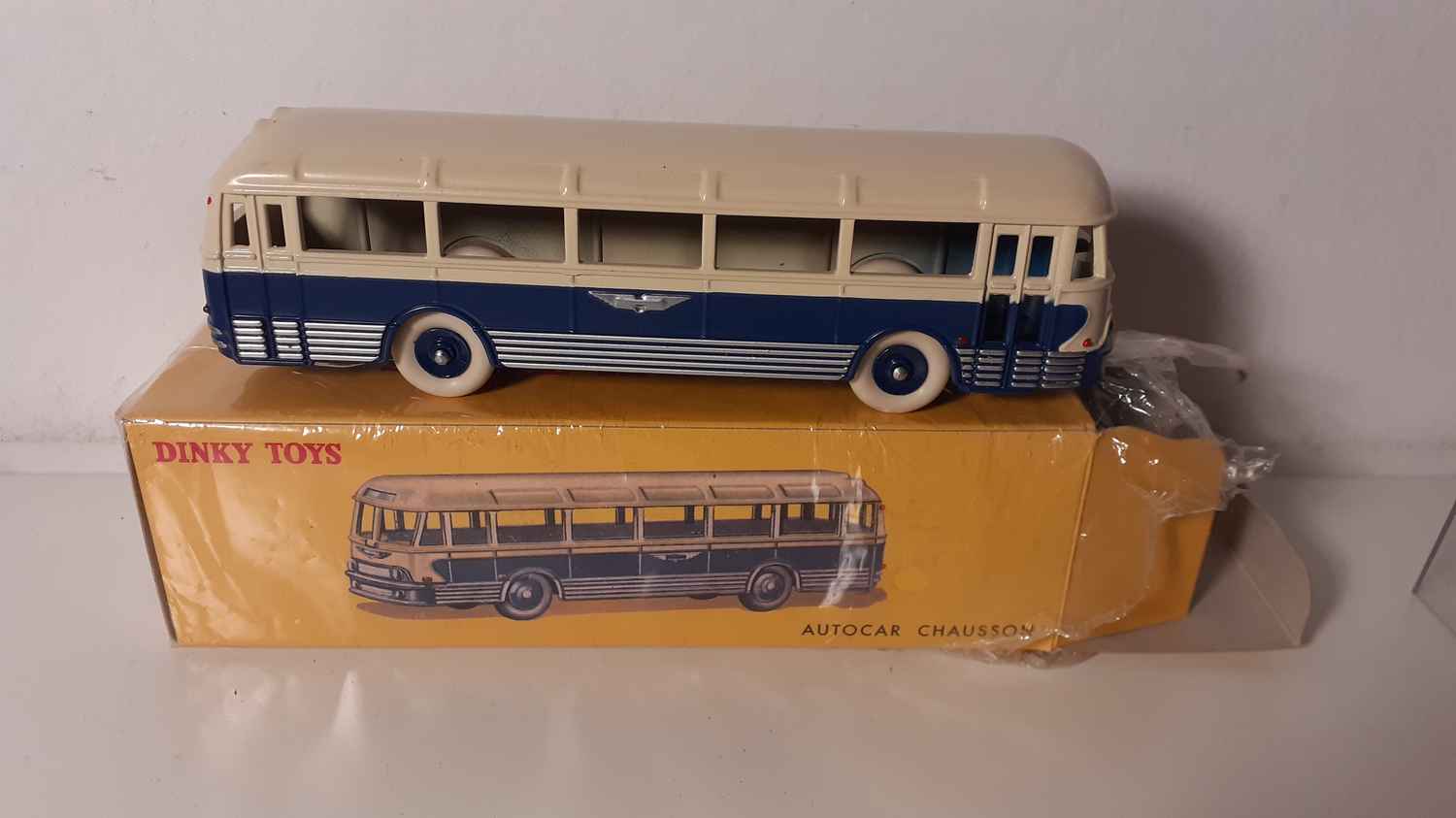 Autocar Chausson Dinky Toys (Edition Atlas)