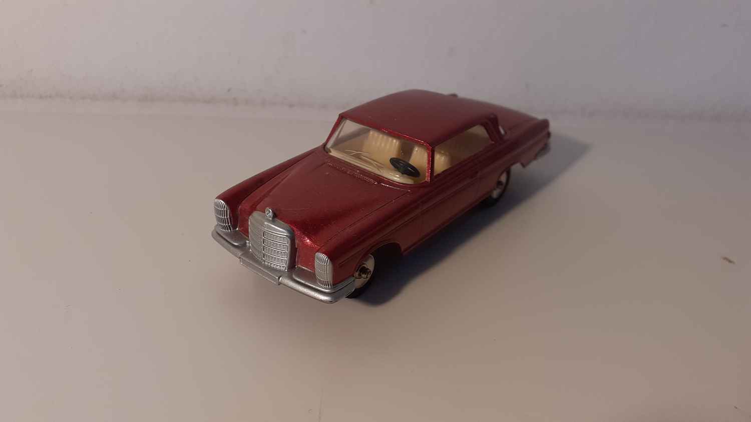 Mercedes-Benz 300 SE Dinky-Toys (Editions Atlas)