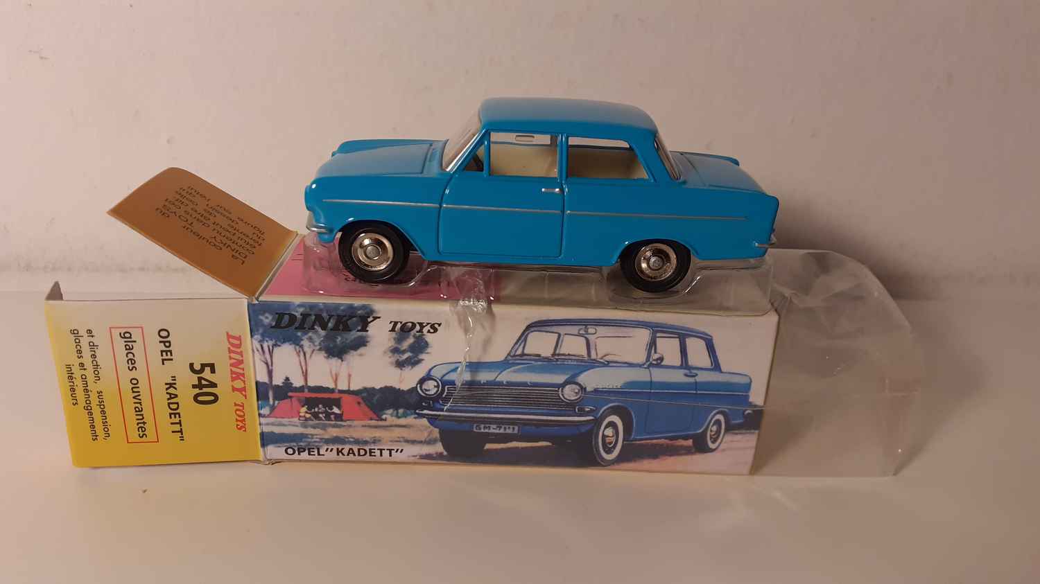 Opel Kadett bleue ciel Dinky-Toys (Editions Atlas)