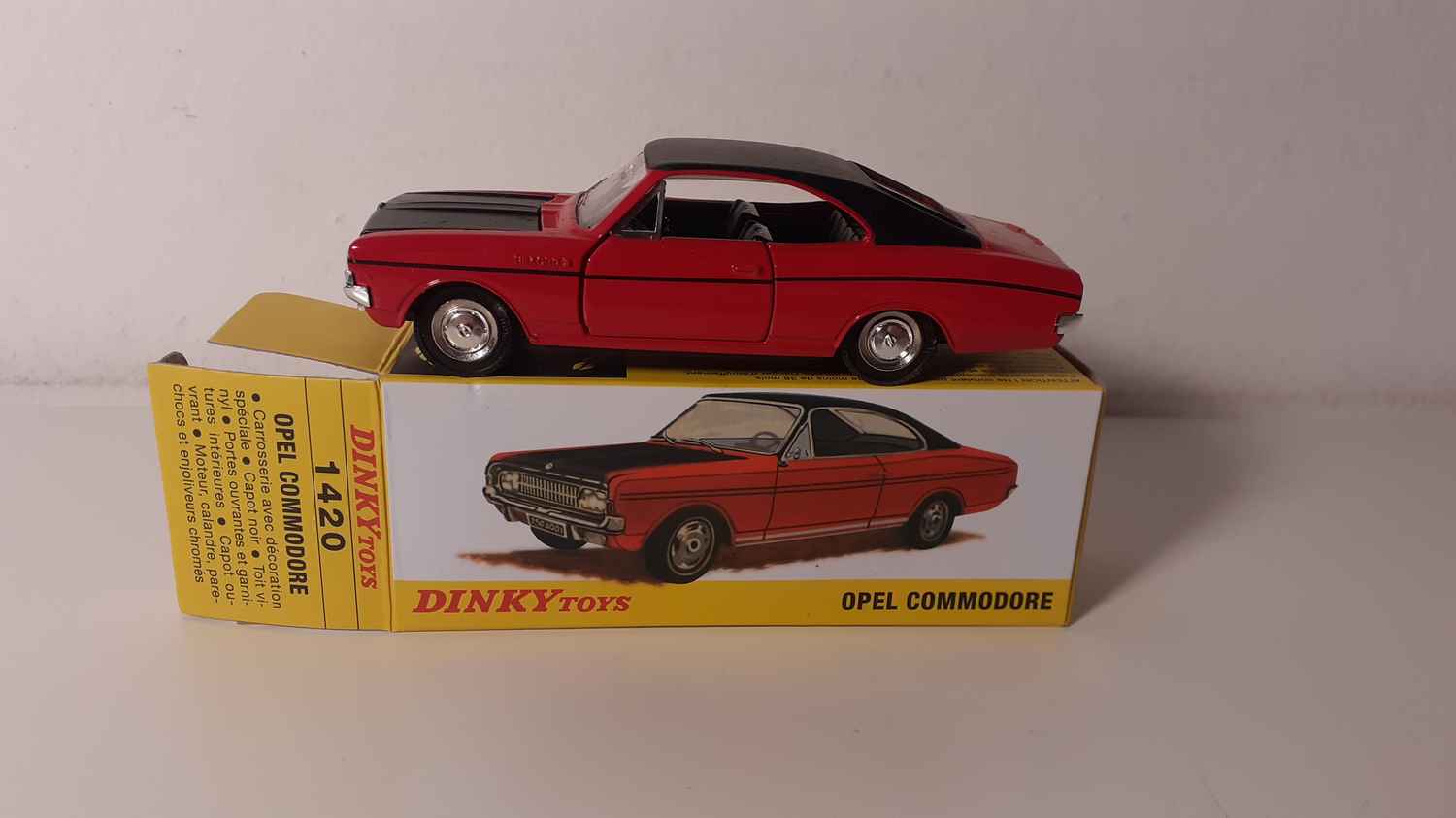 Opel Commodore rouge foncée et toit noir Dinky-Toys (Editions Atlas)