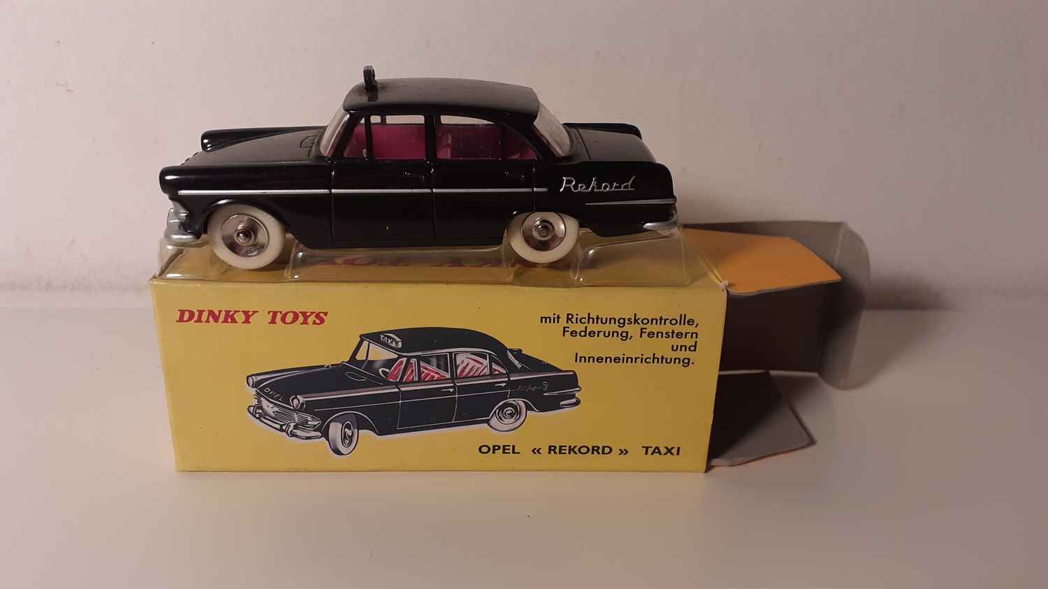 Opel Rekord noire TAXI Dinky-Toys (Editions Atlas)