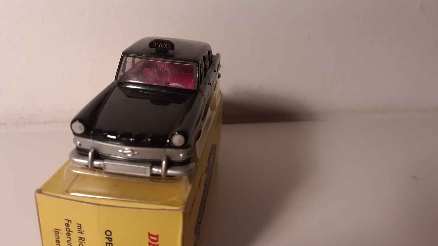 Opel Rekord noire TAXI Dinky-Toys (Editions Atlas)