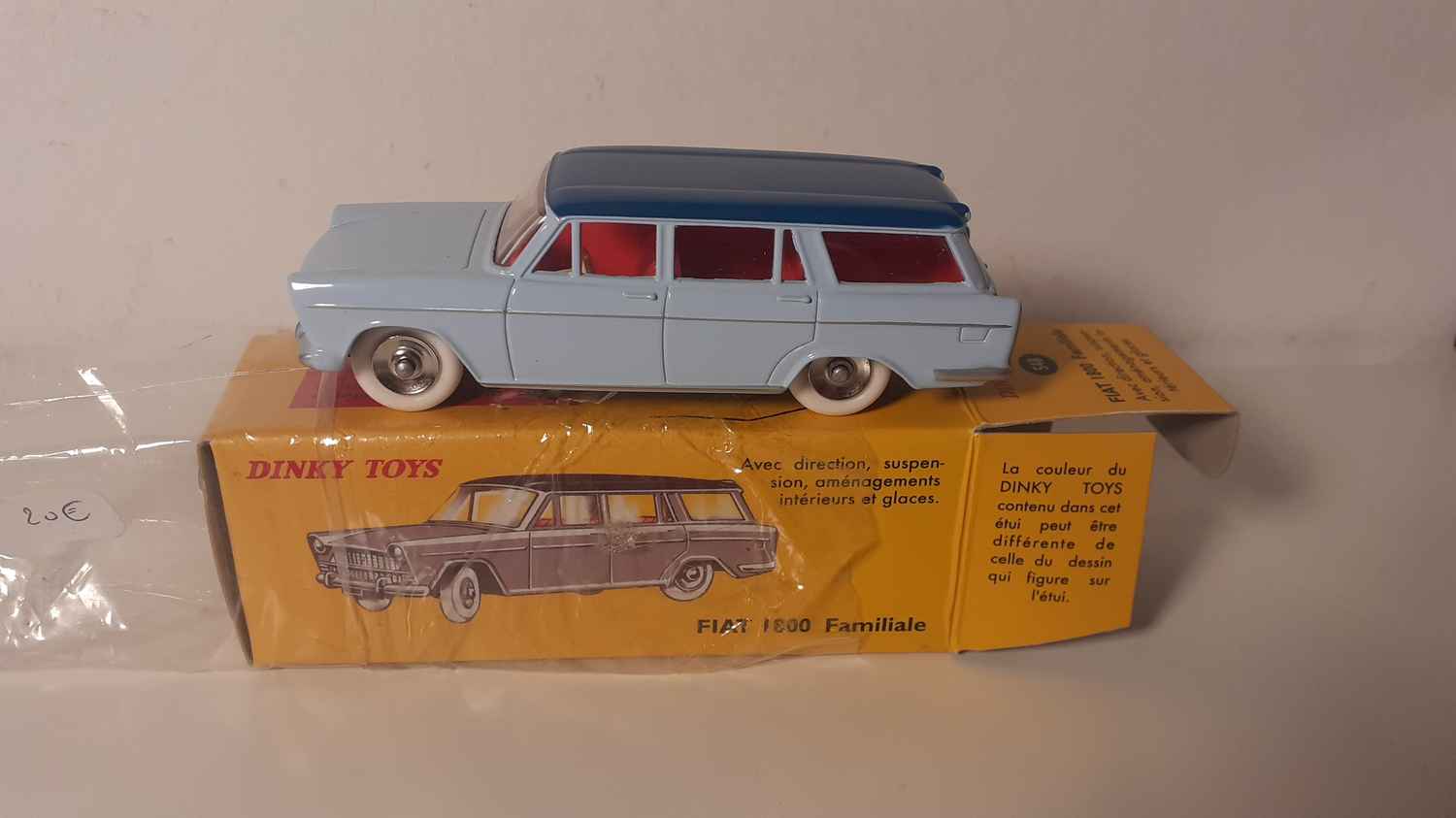 Fiat 1800 Familiale bleu pâle et toit bleu foncé Dinky-Toys (Editions Atlas)