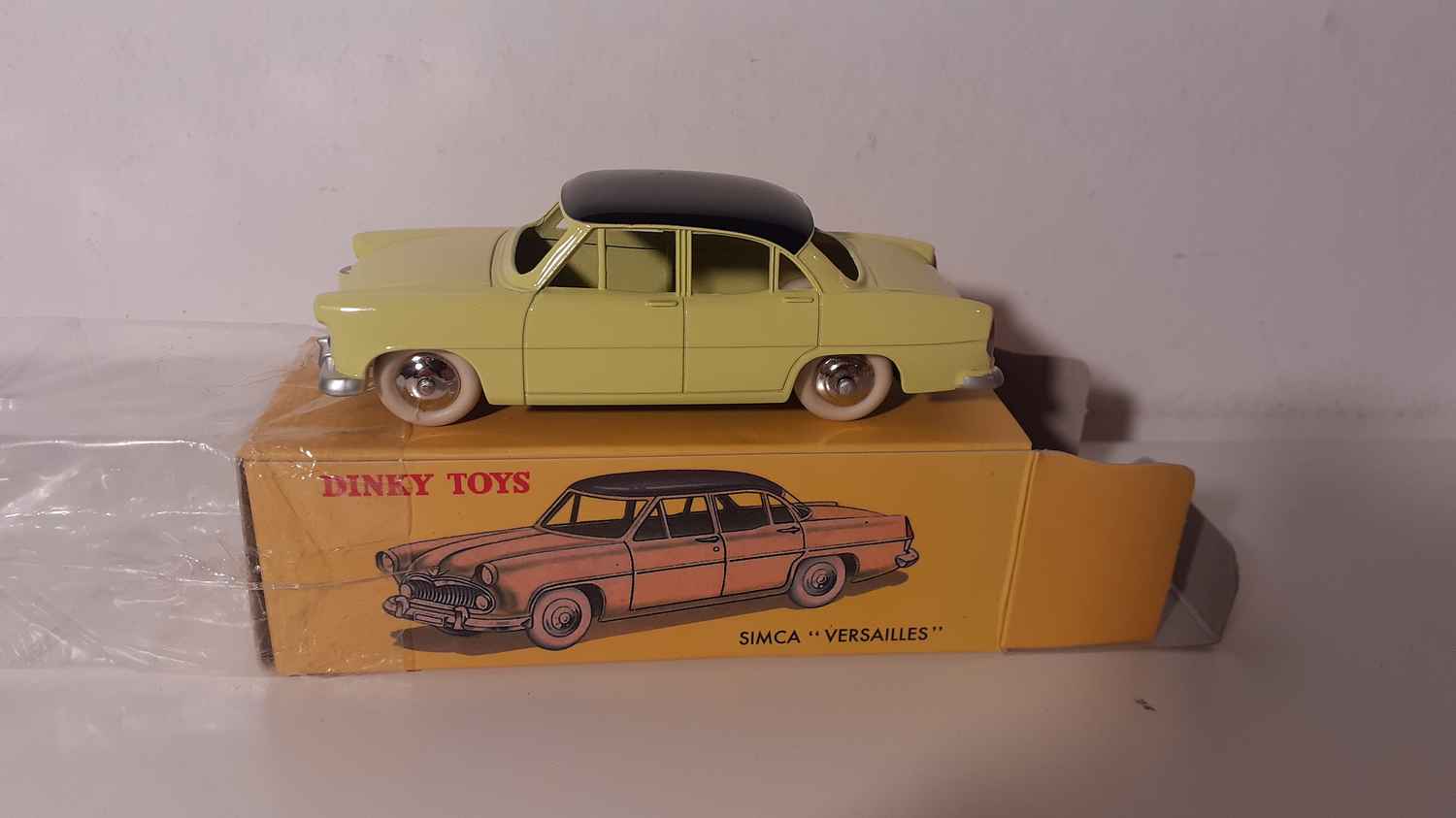 Simca Versailles jaune et toit noir Dinky-Toys (Editions Atlas)