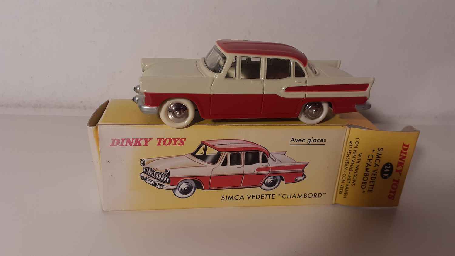 Simca Vedette Chambord beige et rouge Dinky-Toys (Editions Atlas)