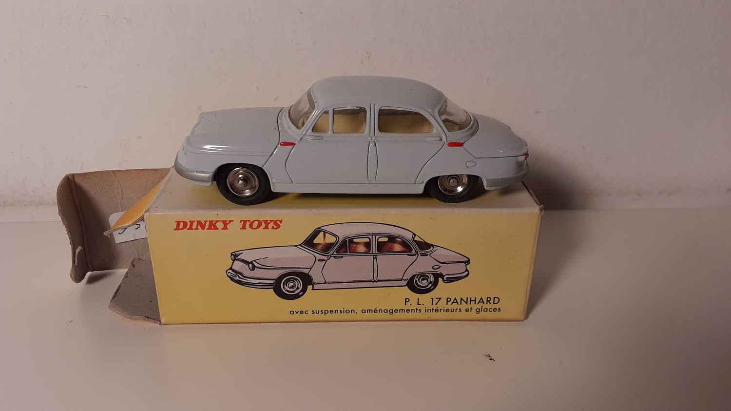 Panhard PL17 grise claire Dinky-Toys (Editions Atlas)