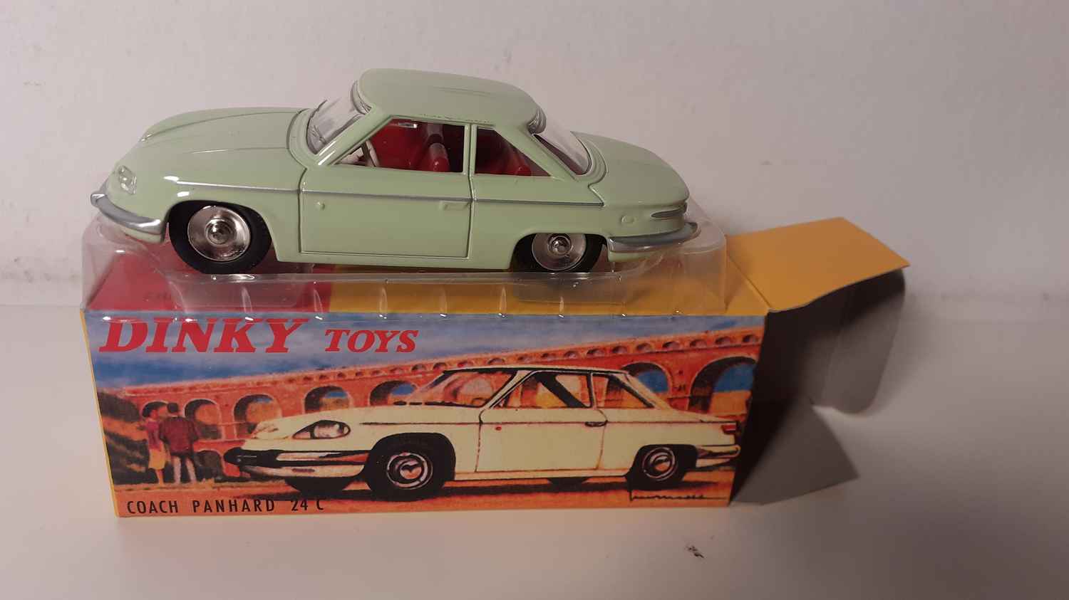 Panhard 24C verte pâle (anis) Dinky-Toys (Editions Atlas)