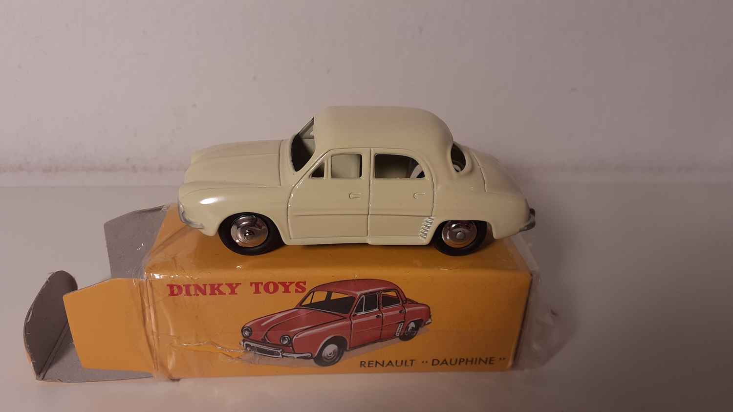 Renault Dauphine couleur crème Dinky-Toys (Editions Atlas)