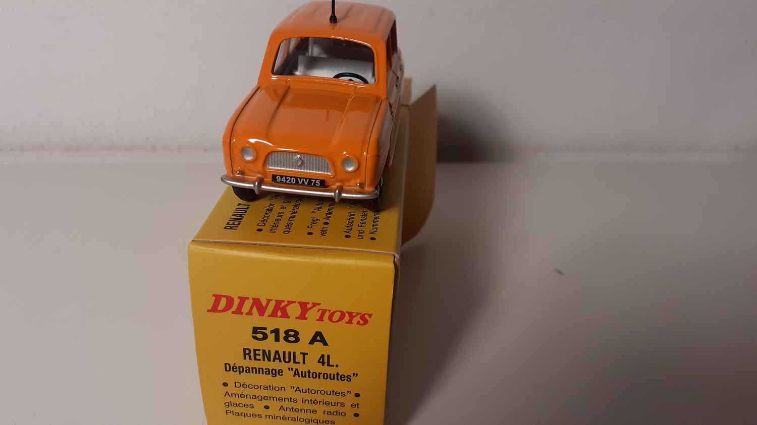 Renault 4L orange dépannage Autoroute Dinky-Toys (Editions Atlas)