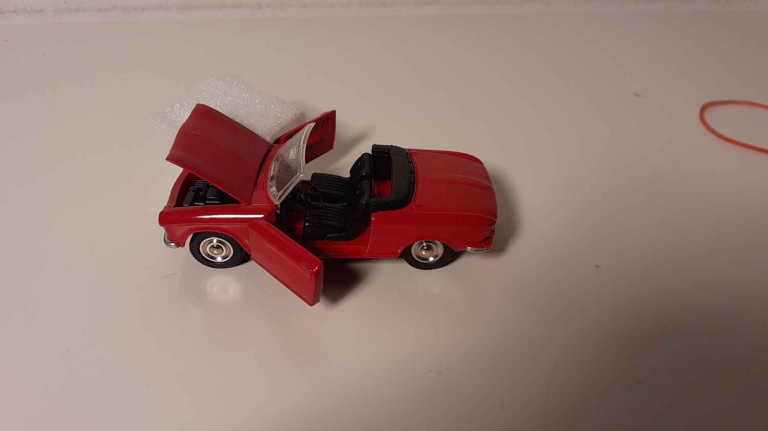 Peugeot 204 cabriolet rouge Dinky-Toys (Editions Atlas)