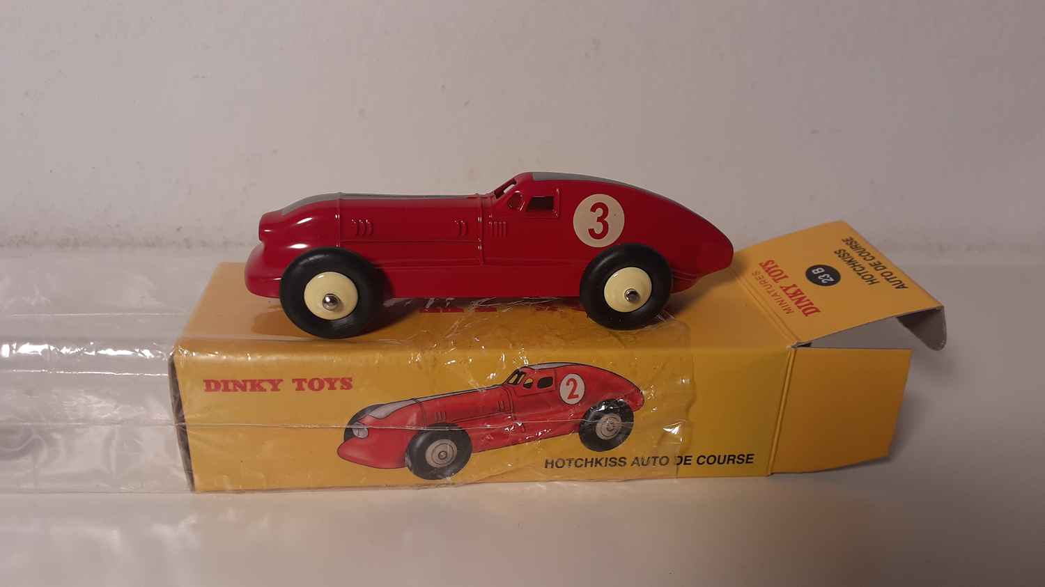 Hotchkiss auto de course rouge Dinky-Toys (Editions Atlas)