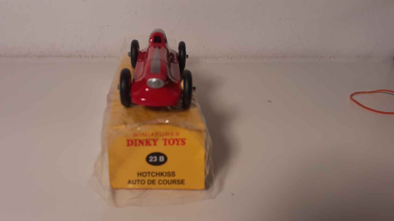 Hotchkiss auto de course rouge Dinky-Toys (Editions Atlas)