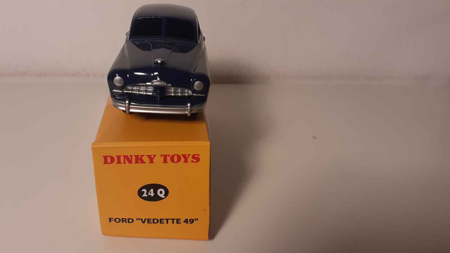 Ford Vedette 49 bleue foncée Dinky-Toys (Editions Atlas)