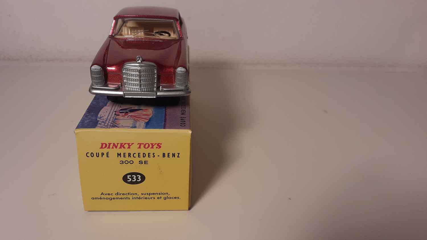 Mercedes-Benz 300 SE coupé rouge foncé/bordeaux Dinky-Toys (Editions Atlas)