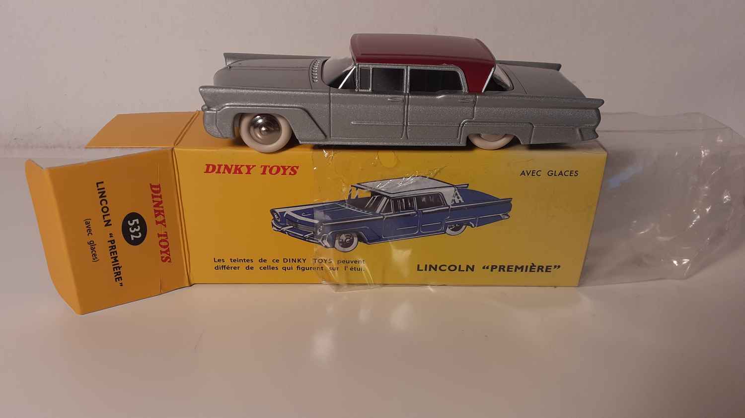 Lincoln Première grise et toit bordeaux) Dinky-Toys (Editions Atlas)