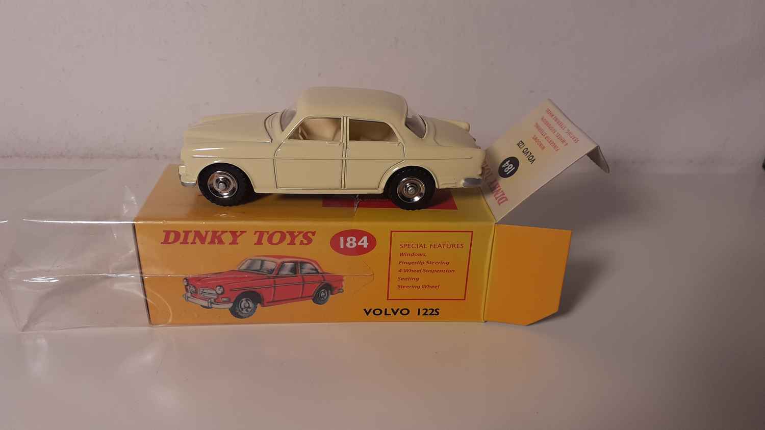 Volvo 122S jaune pâle/crème Dinky-Toys (Editions Atlas)