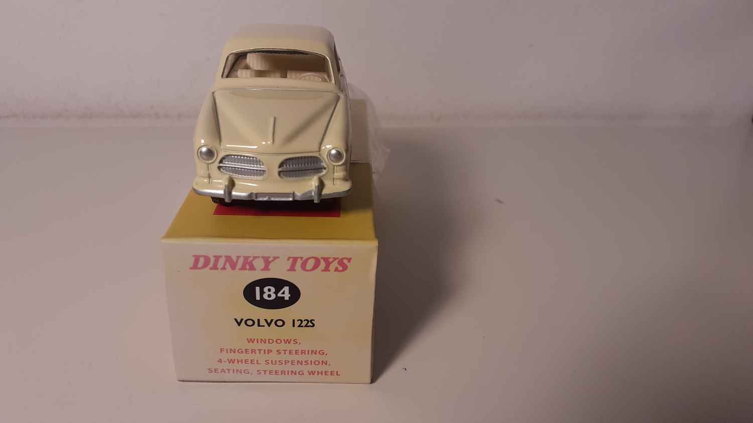 Volvo 122S jaune pâle/crème Dinky-Toys (Editions Atlas)