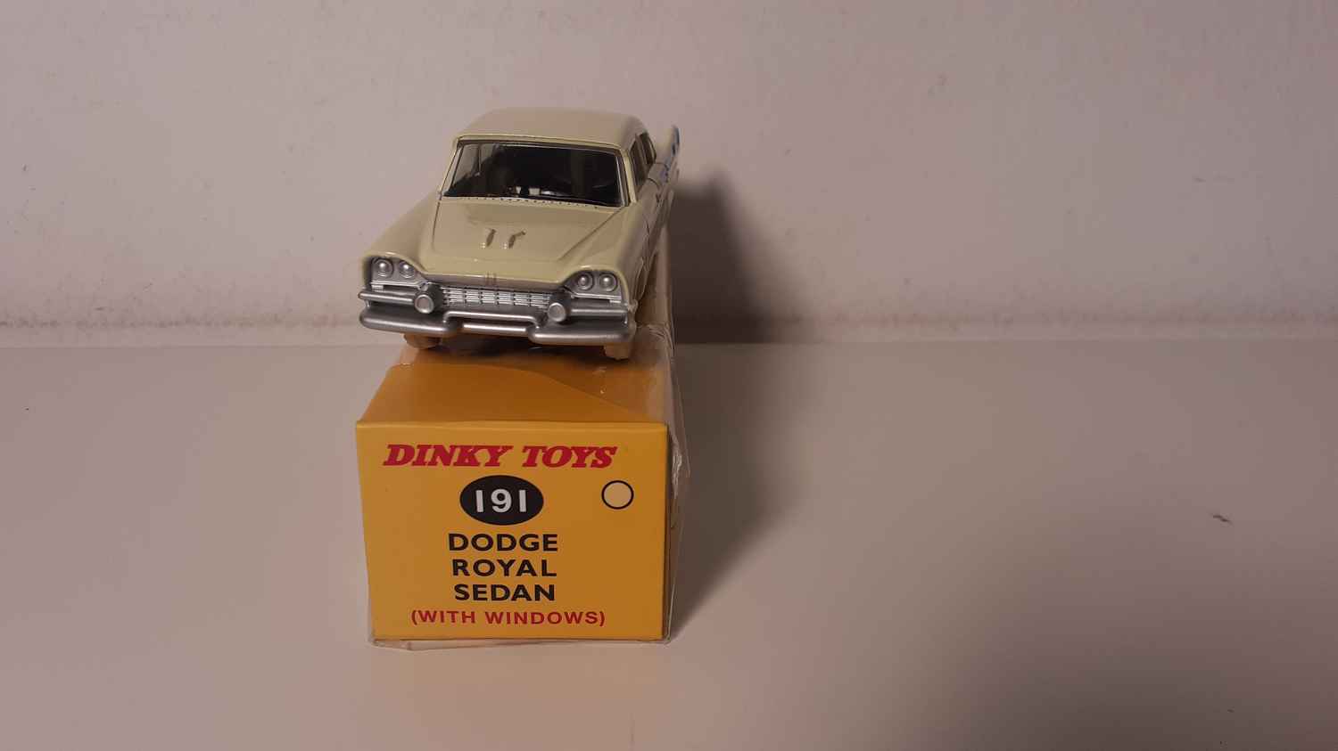 Dodge Royal Sedan jaune pâle/crème Dinky-Toys (Editions Atlas)