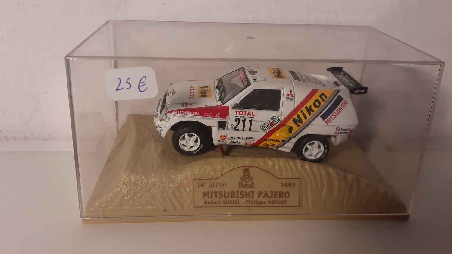 Mitsubishi Pajéro N°211 (rallye Paris-Dakar 1992)