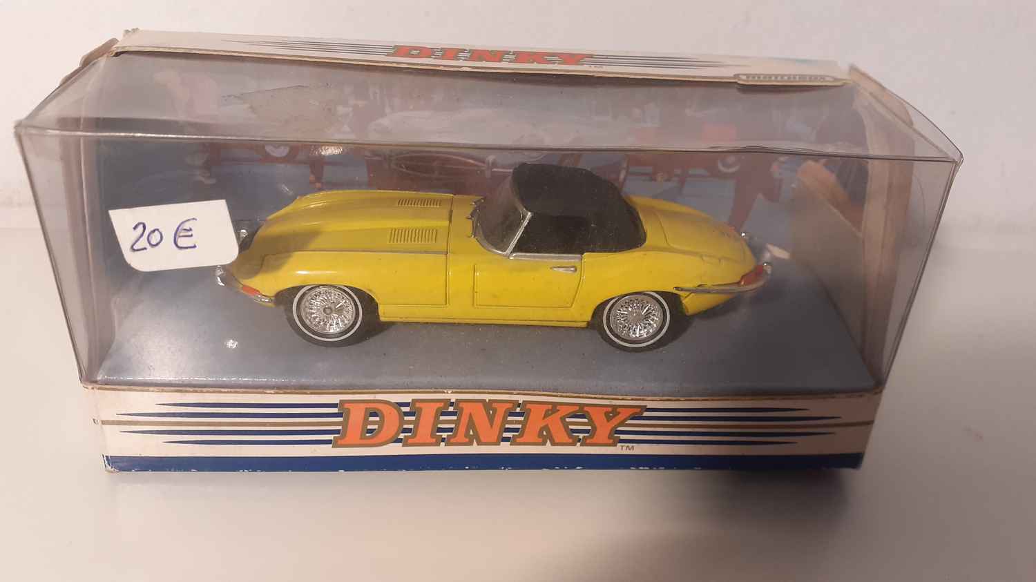 Jaguar type E jaune de 1968 (Dinky - Matchbox)