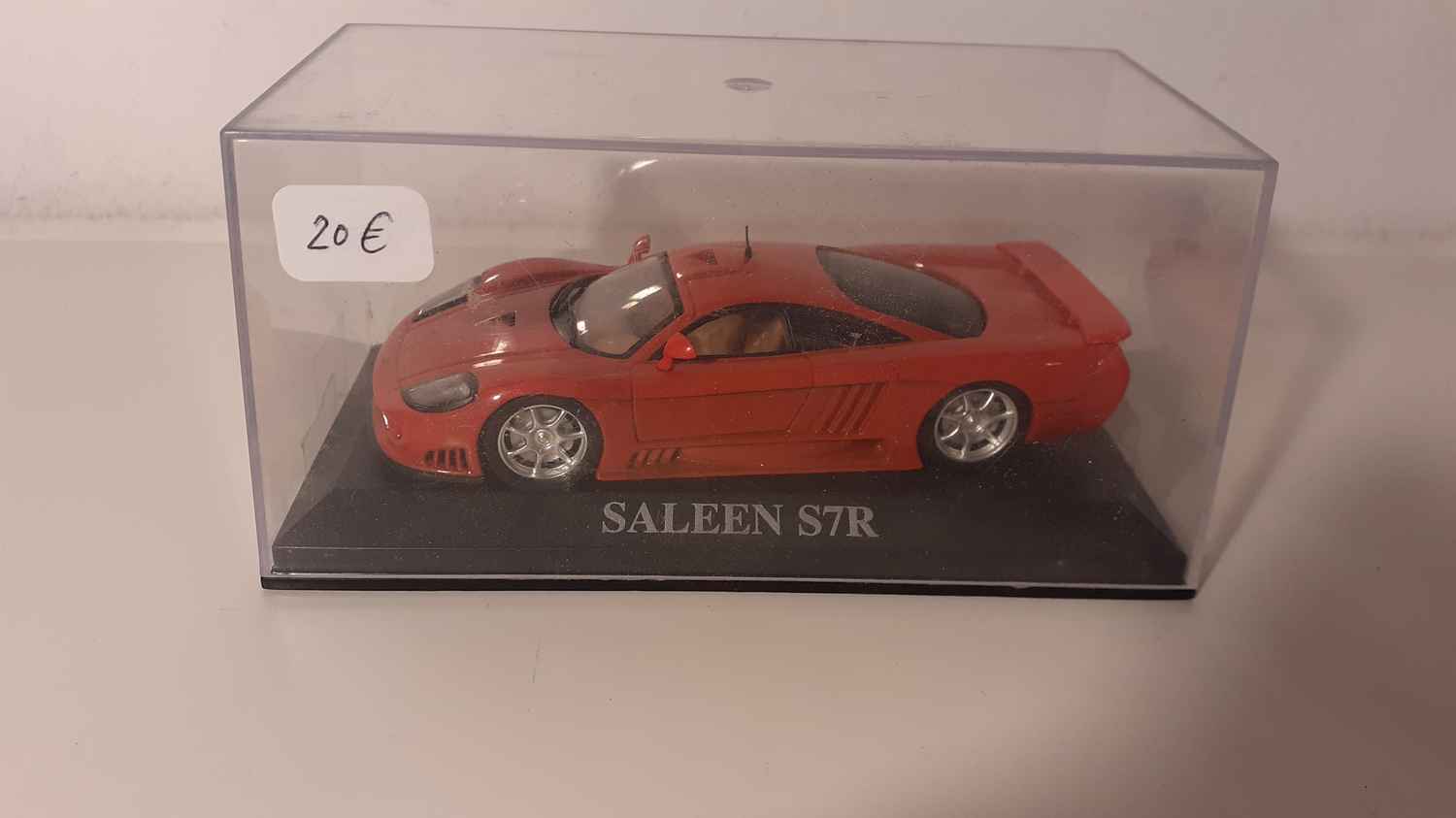 Saleen S7R couleur orange foncée?