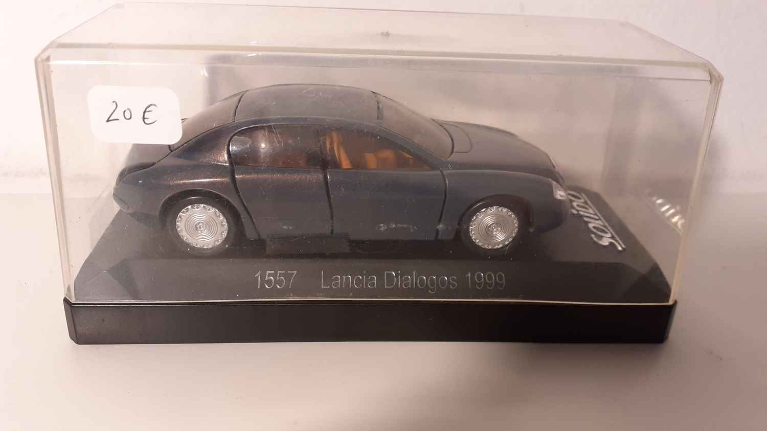 Lancia Dialogos bleu foncé/gris? de 1999 (Solido référence 1557)