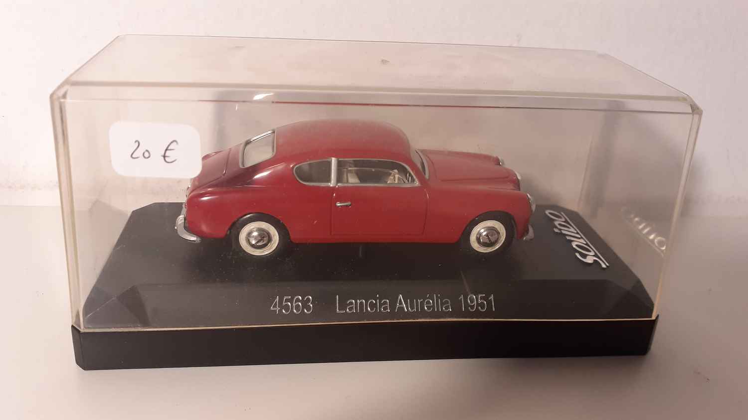 Lancia Aurélia rouge foncée de 1951 (Solido référence 4563)