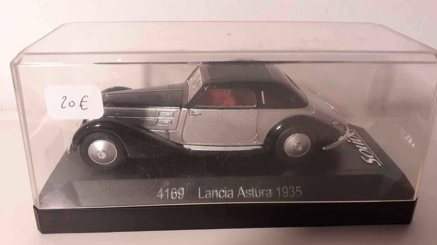 Lancia Astura grise et noire de 1935 (Solido référence 4169)