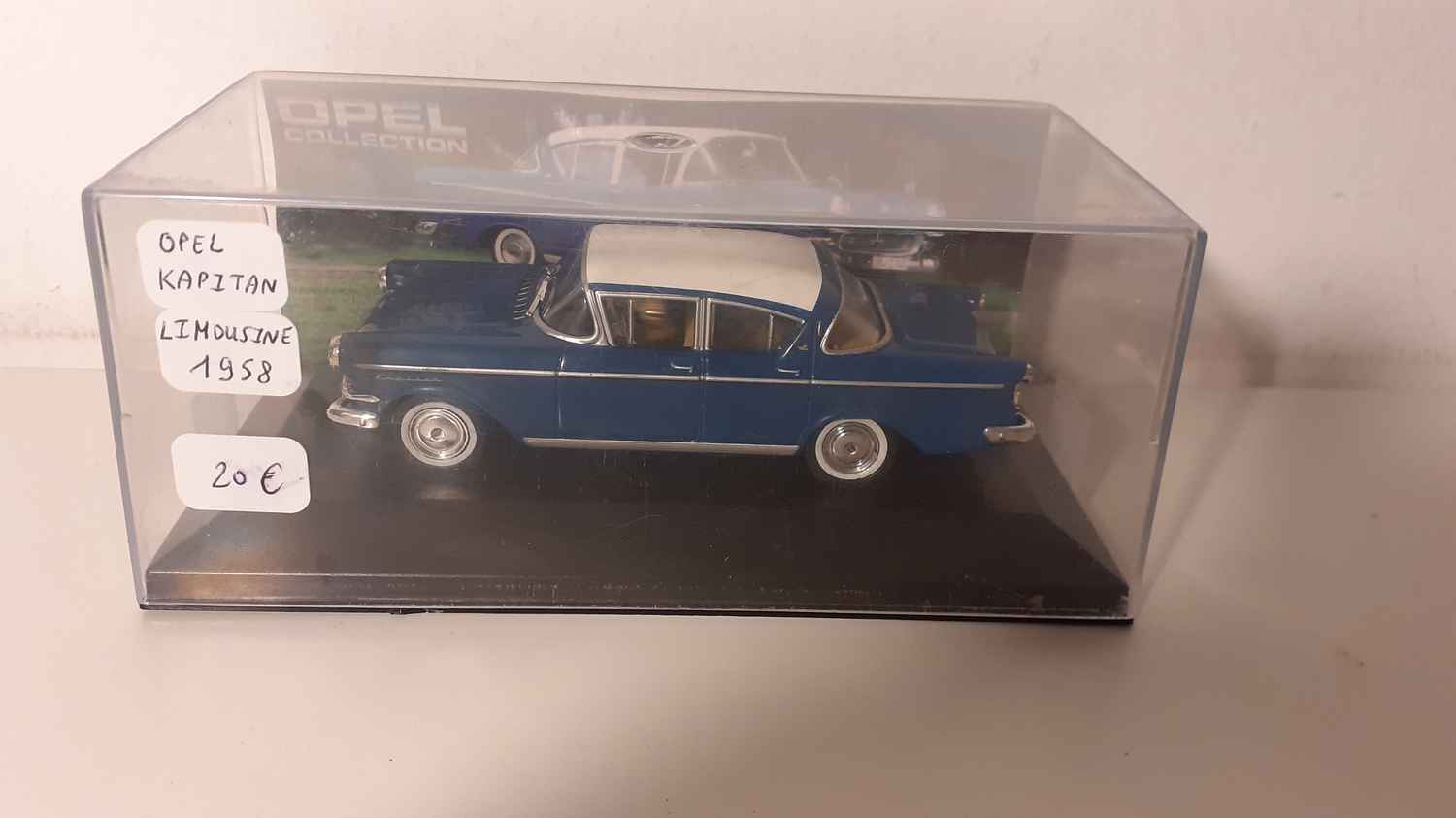 Opel Kapitan Limousine bleue de 1958