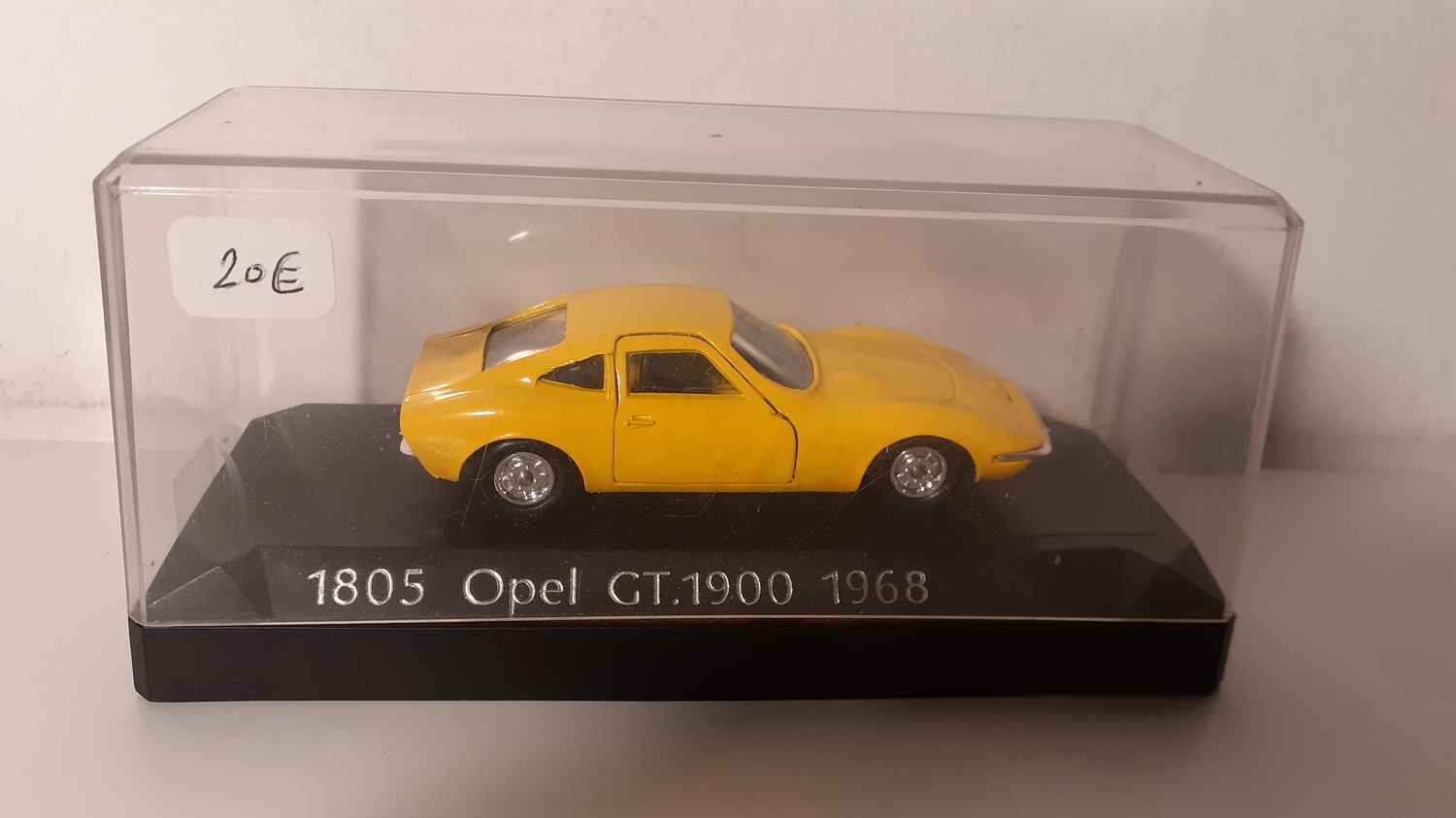 Opel GT 1900 jaune de 1968 (Solido référence 1805)