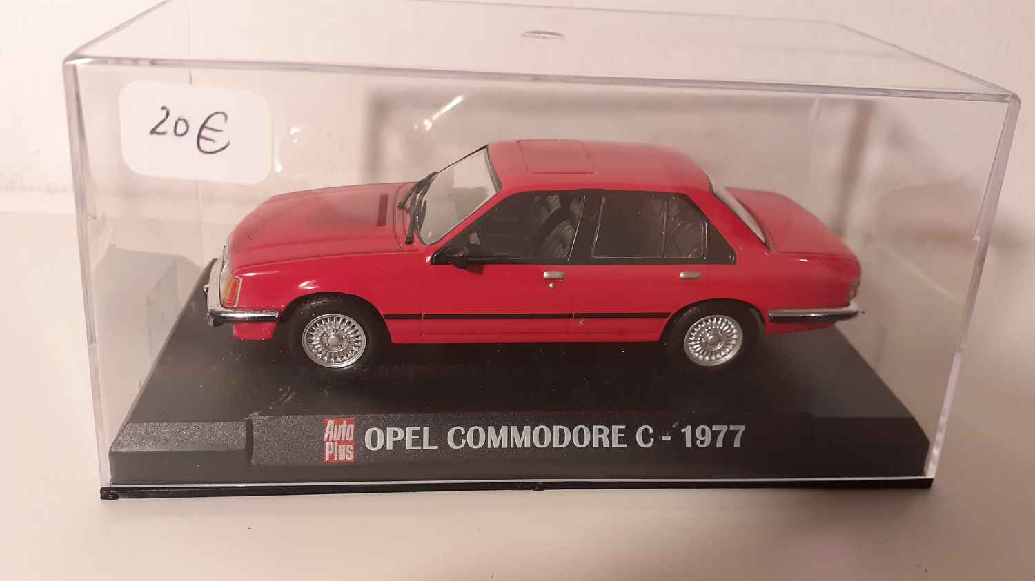 Opel Commodore C rouge de 1977 (Auto Plus)