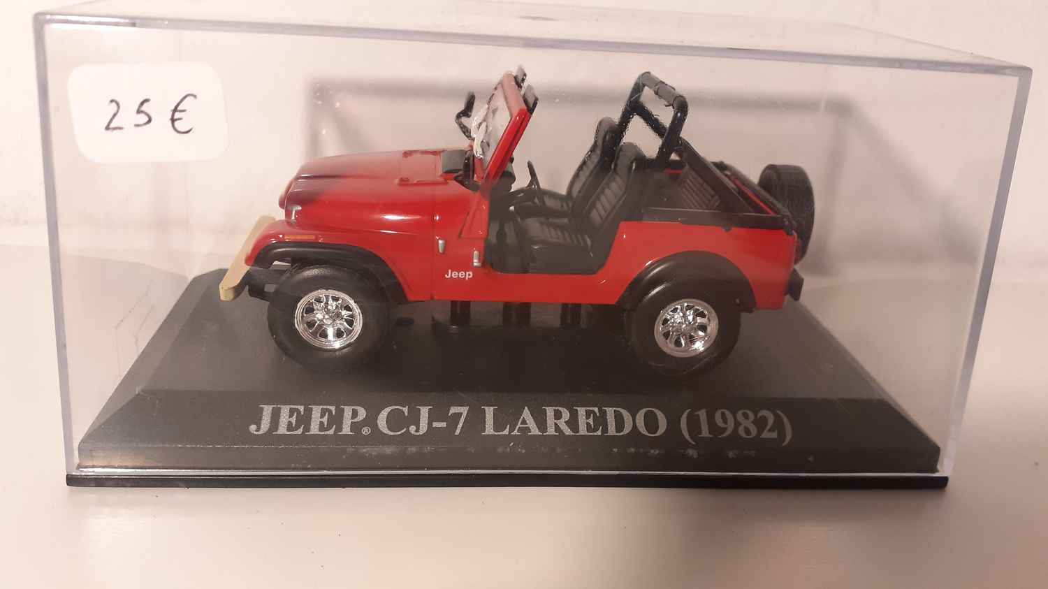 Jeep CJ-7 Laredo rouge de 1982