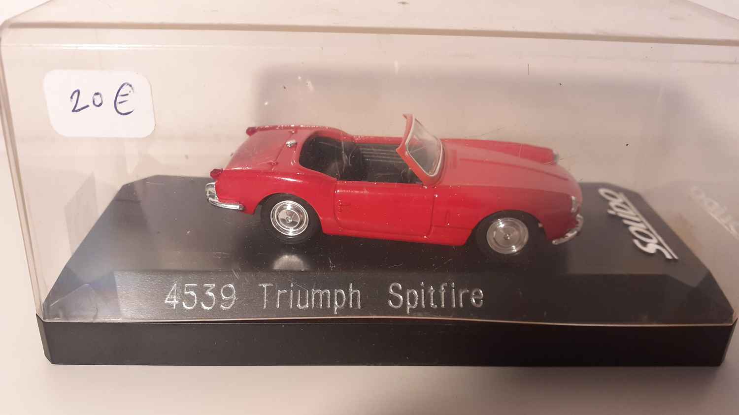 Triumph Spitfire rouge (Solido référence 4539)