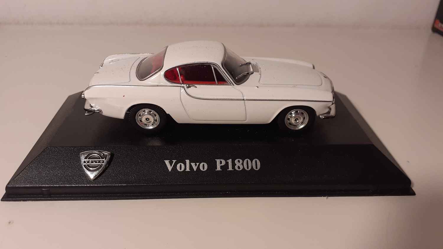 Volvo P1800 blanche