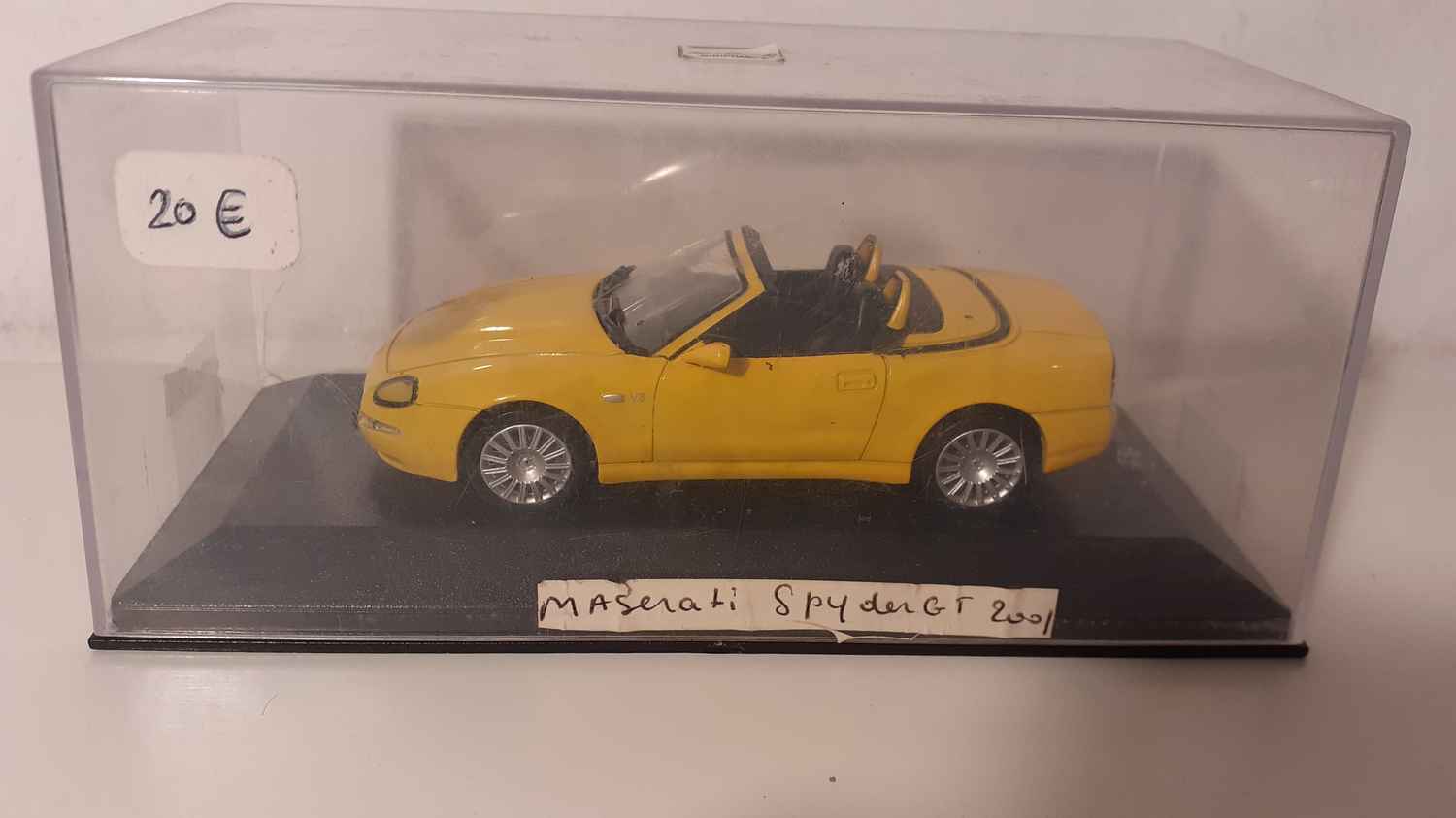 Maserati Spyder GT jaune de 2001