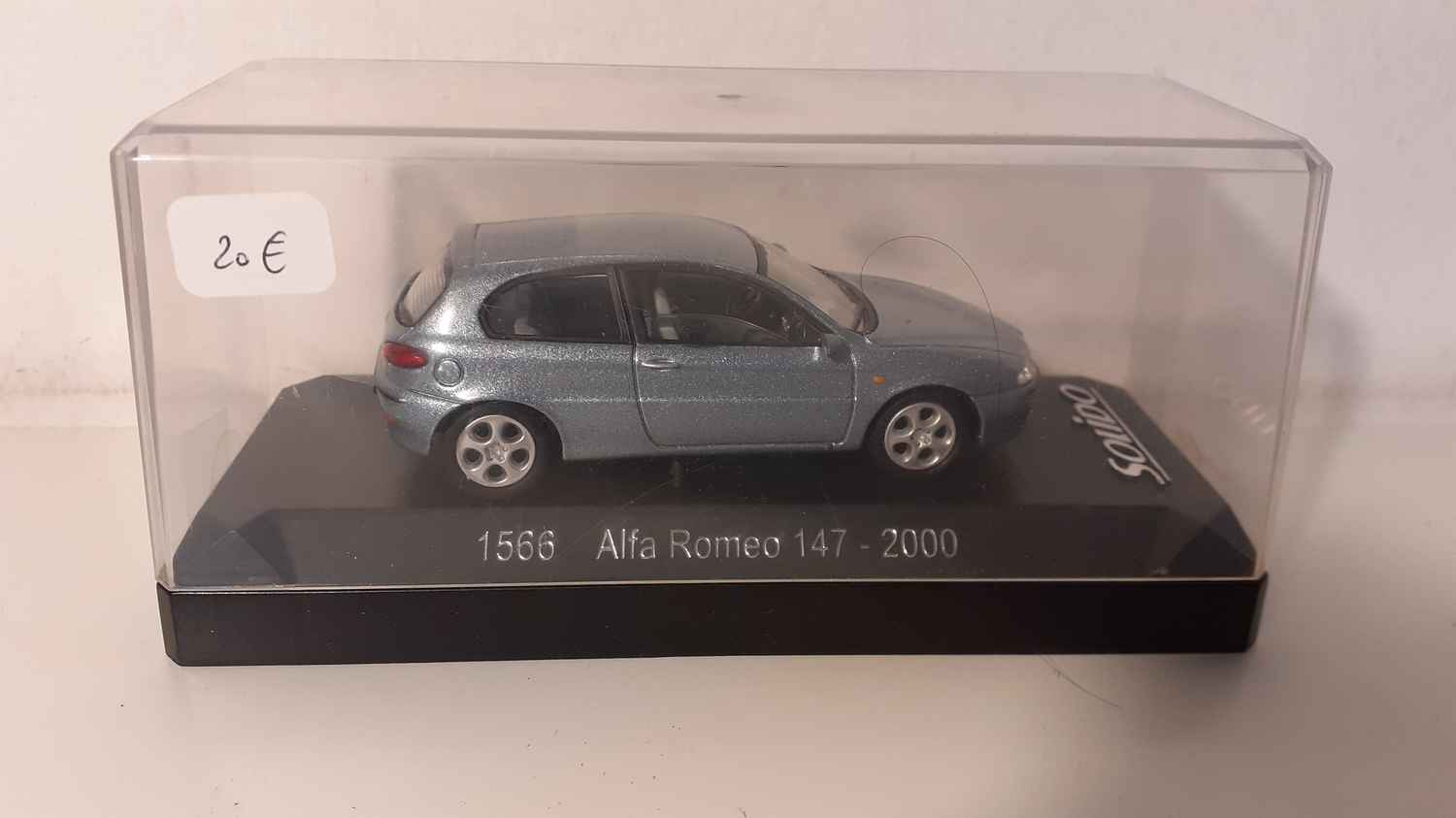 Alfa Roméo 147 bleu/gris de 2000 (Solido référence 1566)