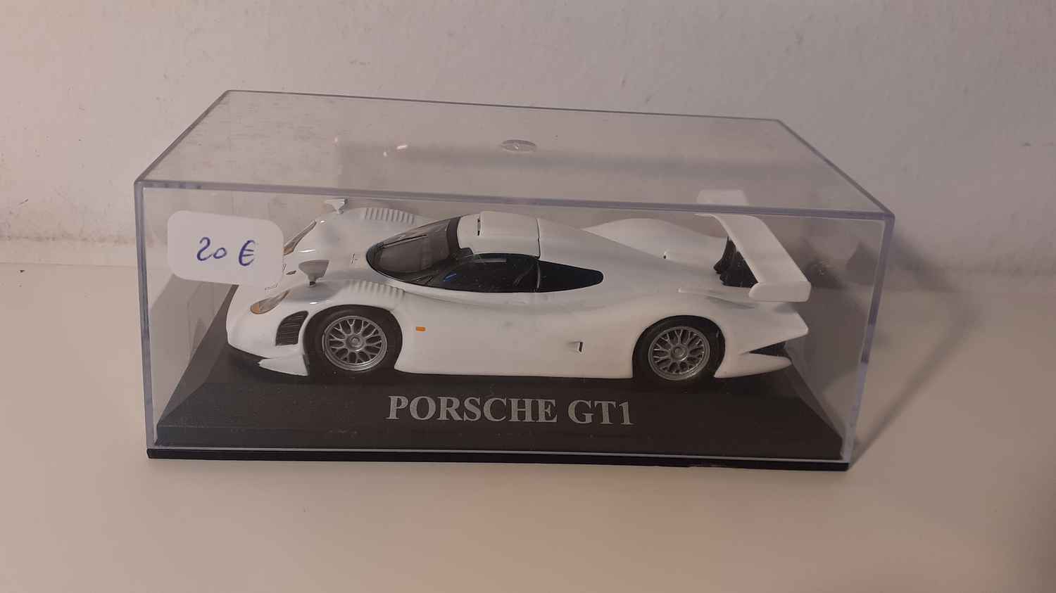 Porsche GT1 blanche