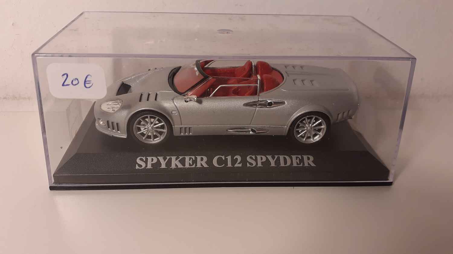 Spyker C12 Spyder grise