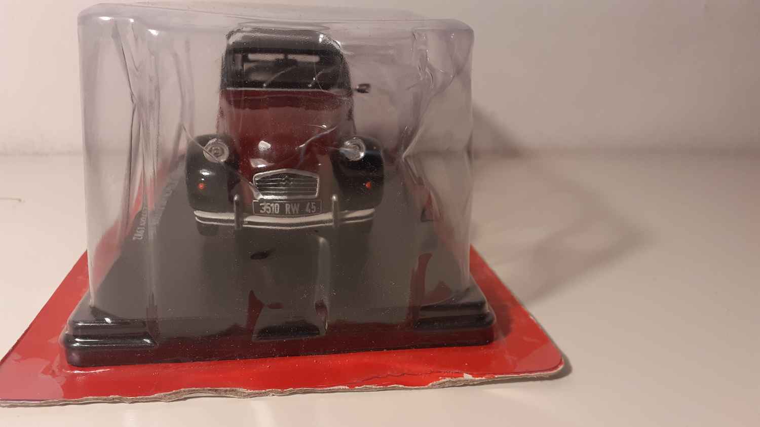 Citroën 2 CV6 Charleston bordeaux et noire de 1982 (échelle 1/24ème)