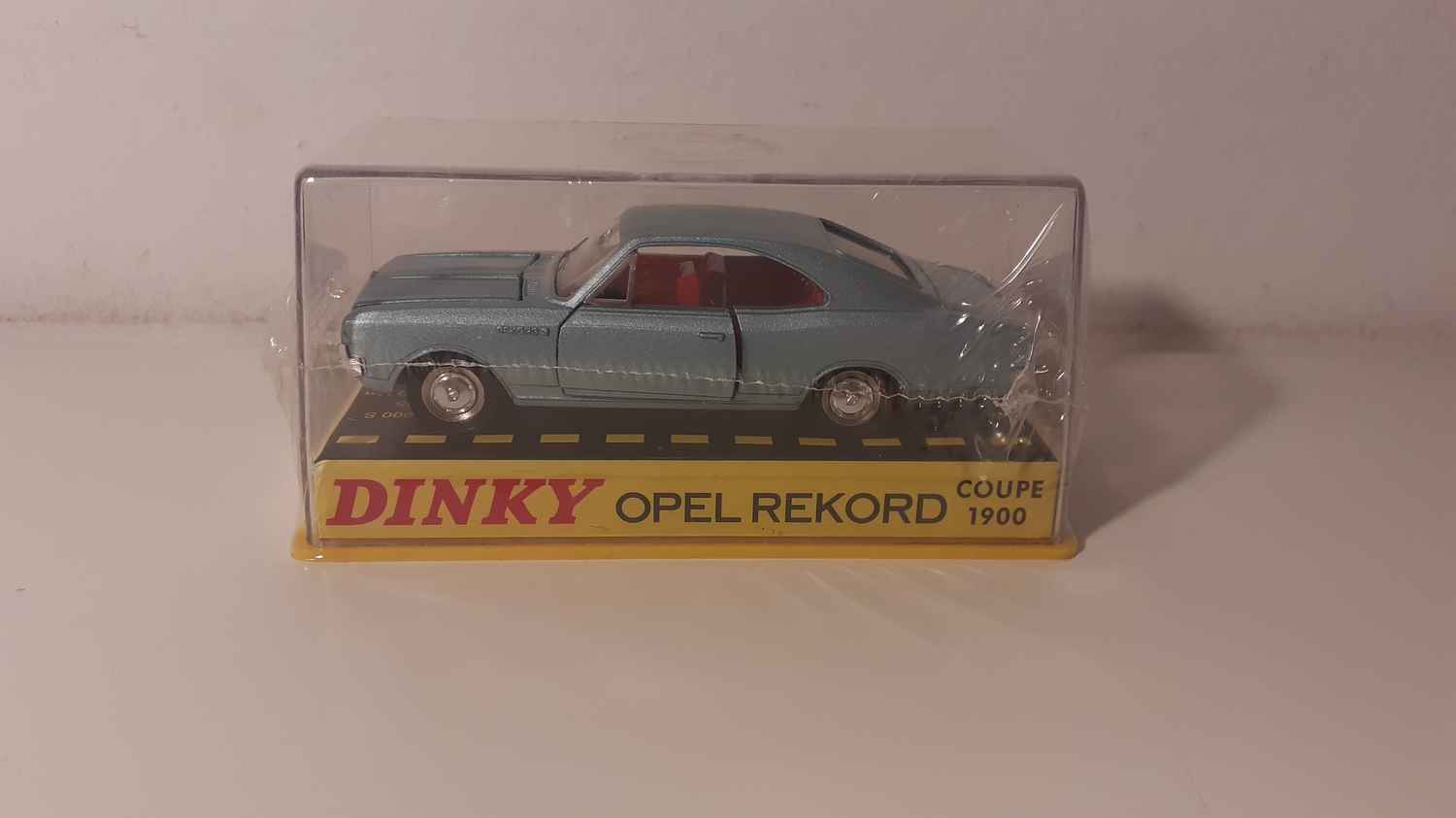 Opel Rekord coupé 1900 bleue Dinky-Toys (Edition Atlas)