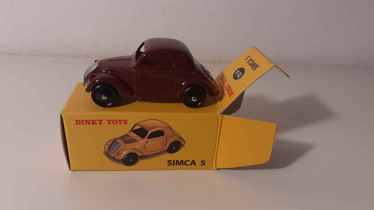 Simca 5 marron Dinky-Toys (Edition Atlas)