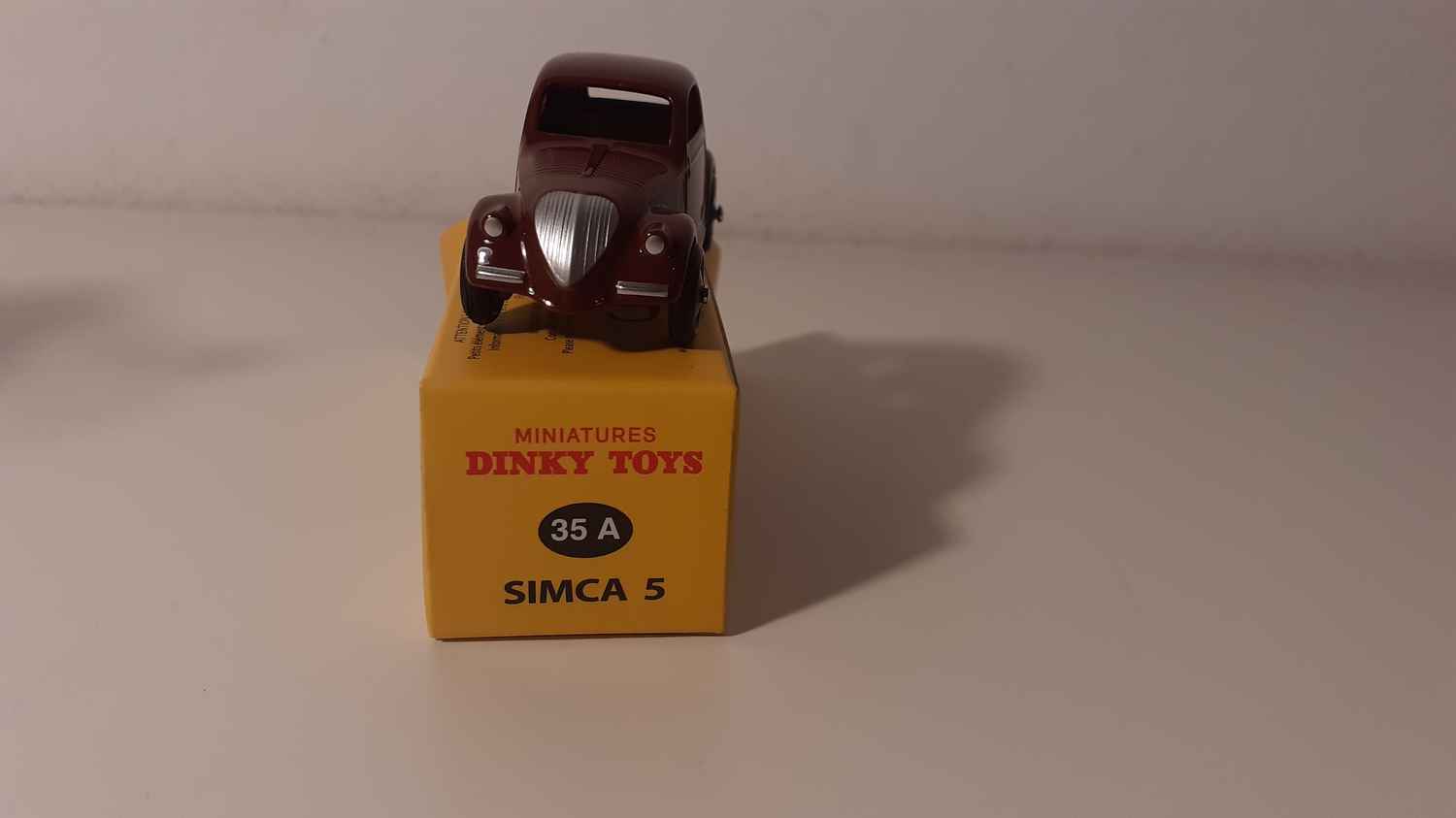 Simca 5 marron Dinky-Toys (Edition Atlas)