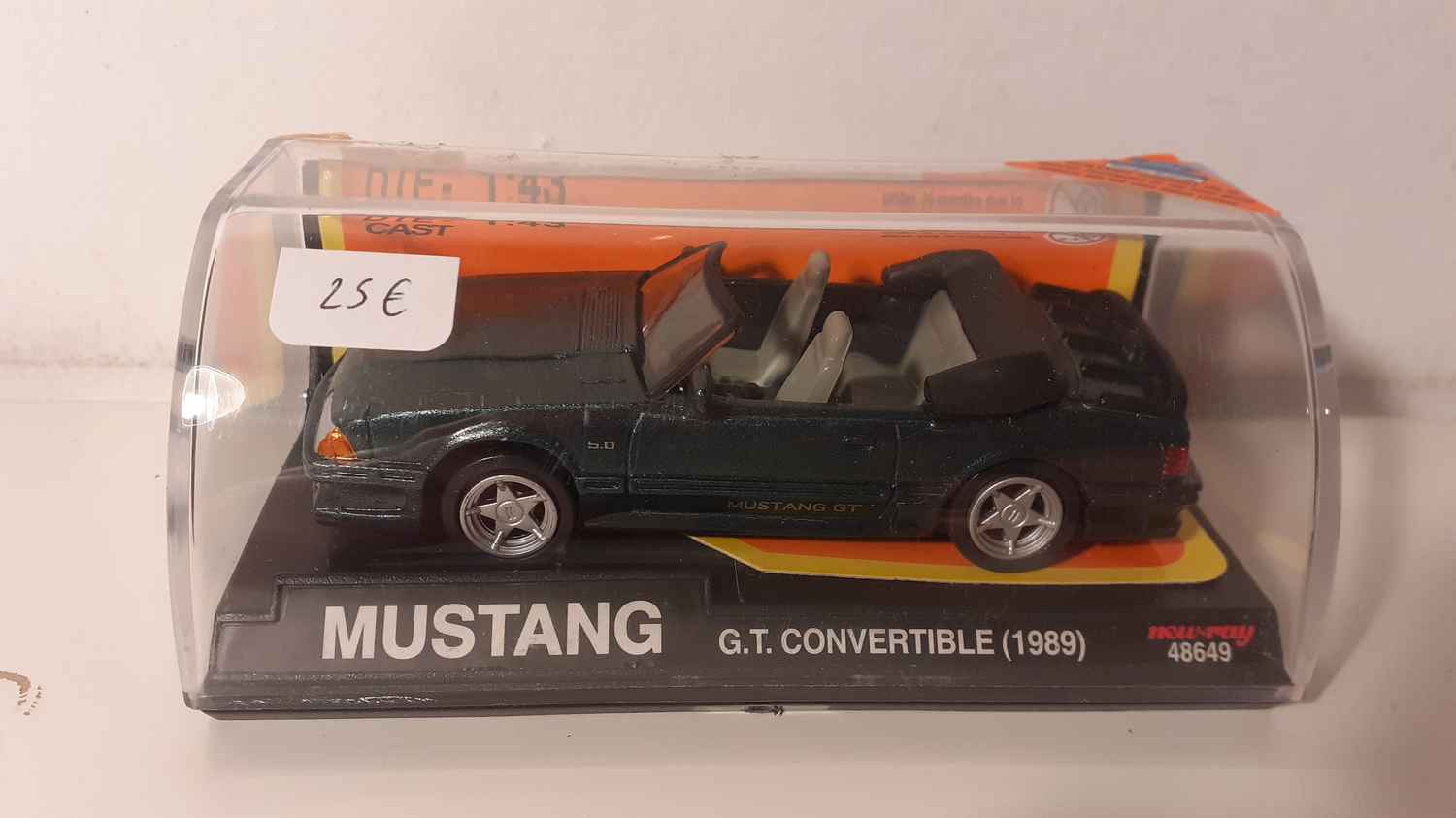 Ford Mustang G.T. convertible verte foncée de 1989