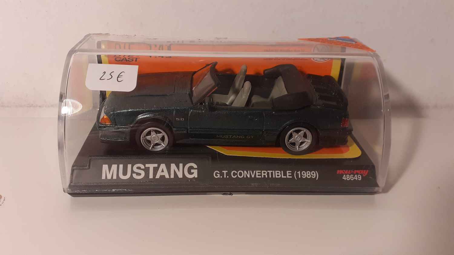 Ford Mustang G.T. convertible verte foncée de 1989