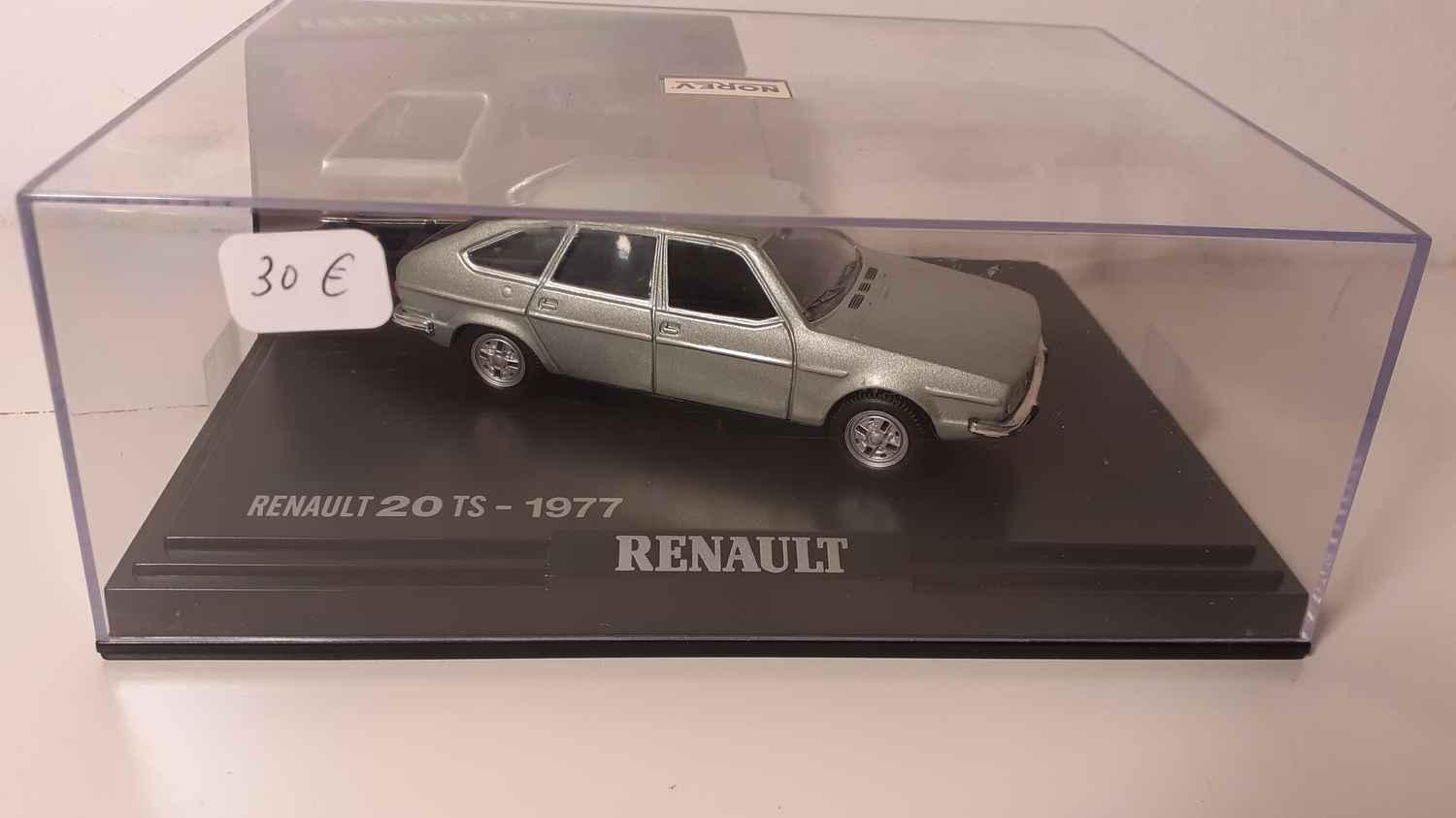 Renault 20 TSB verte pâle grisée? de 1977 (Norev)