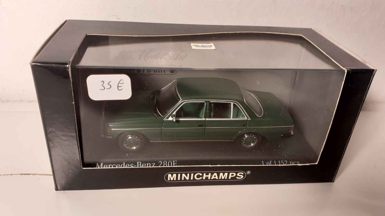 Mercedes-Benz 280E verte foncée de 1976 (MINICHAMPS référence 430 032207)